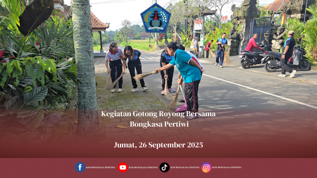 Kegiatan Gotong Royong Perangkat dan Staff Desa Bongkasa Pertiwi